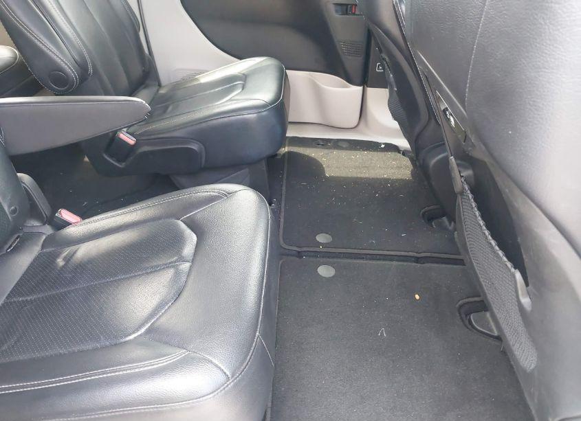 Photo 8 of 2022 Chrysler Pacifica TOURING L (VIN 2C4RC1BG4NR188050)