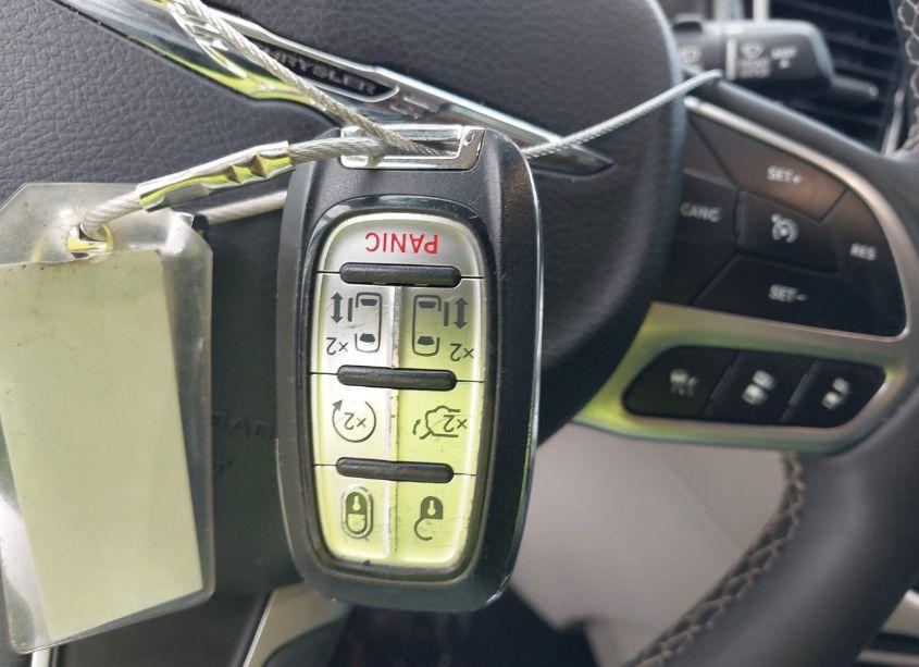 Photo 11 of 2022 Chrysler Pacifica TOURING L (VIN 2C4RC1BG4NR188923)