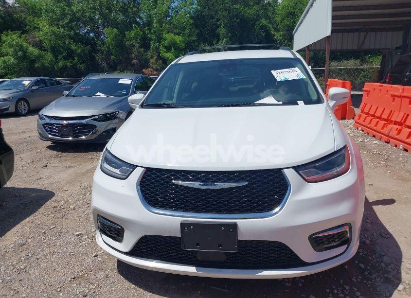 Photo 12 of 2022 Chrysler Pacifica TOURING L (VIN 2C4RC1BG4NR188999)