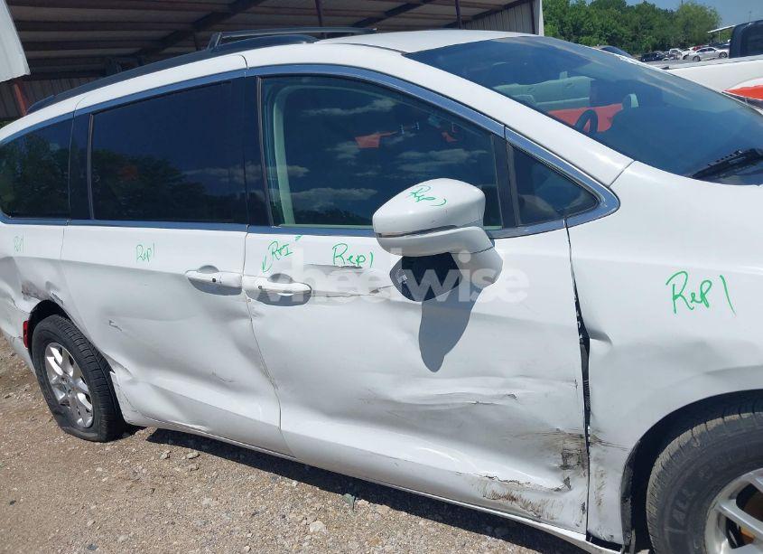 Photo 13 of 2022 Chrysler Pacifica TOURING L (VIN 2C4RC1BG4NR188999)