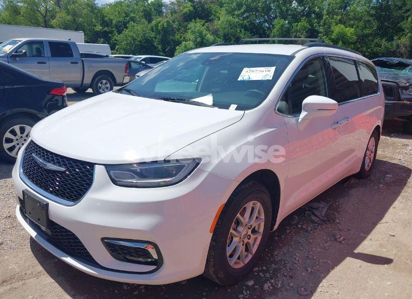 Photo 2 of 2022 Chrysler Pacifica TOURING L (VIN 2C4RC1BG4NR188999)