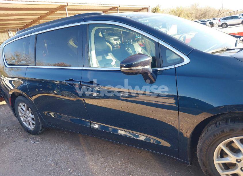 Photo 13 of 2022 Chrysler Pacifica TOURING L (VIN 2C4RC1BG4NR234069)