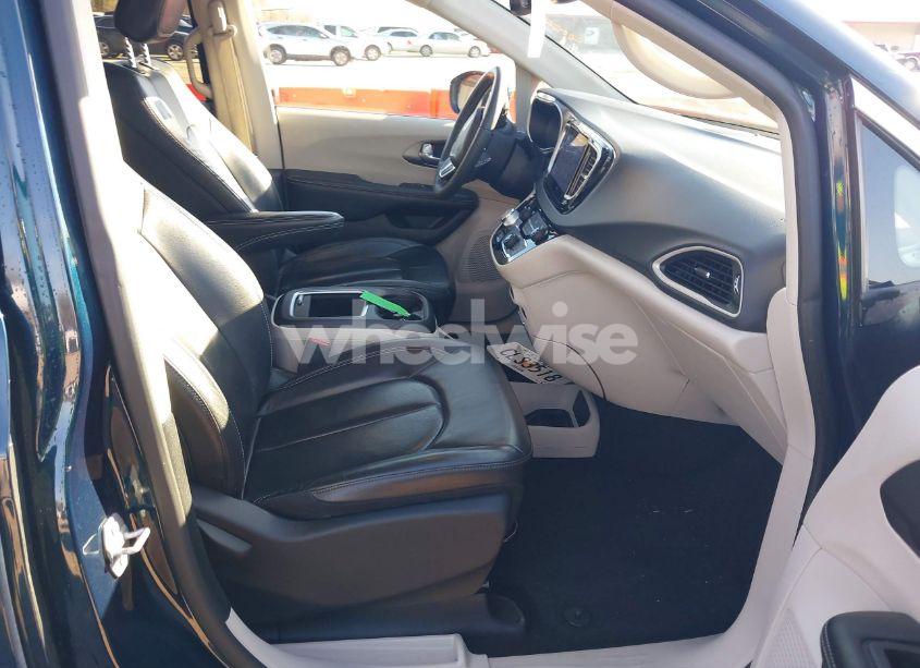 Photo 5 of 2022 Chrysler Pacifica TOURING L (VIN 2C4RC1BG4NR234069)