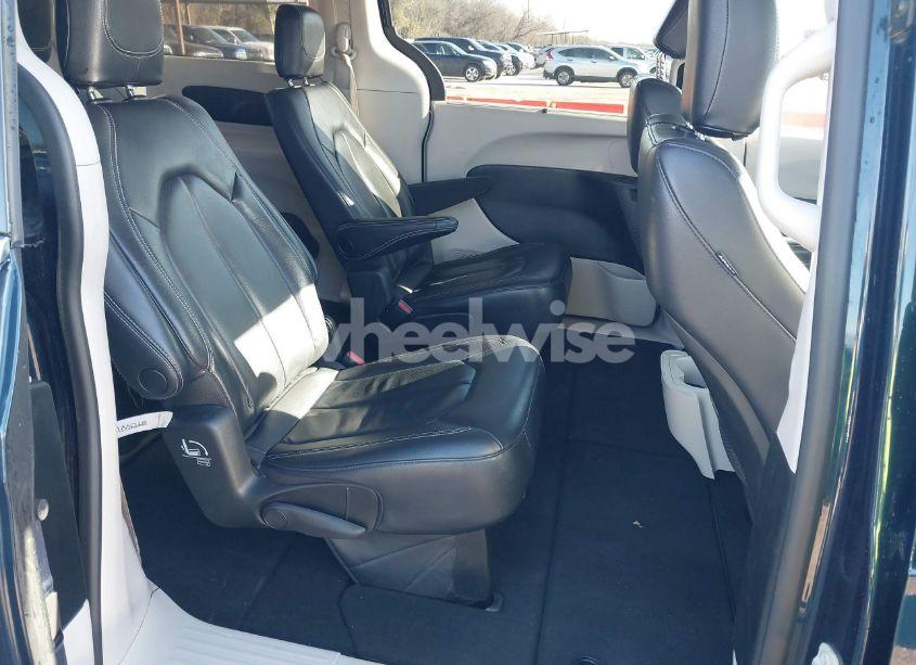 Photo 8 of 2022 Chrysler Pacifica TOURING L (VIN 2C4RC1BG4NR234069)