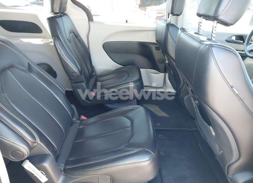 Photo 8 of 2023 Chrysler Pacifica TOURING L (VIN 2C4RC1BG4PR533404)