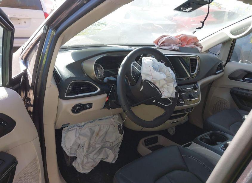 Photo 5 of 2023 Chrysler Pacifica TOURING L (VIN 2C4RC1BG4PR546556)