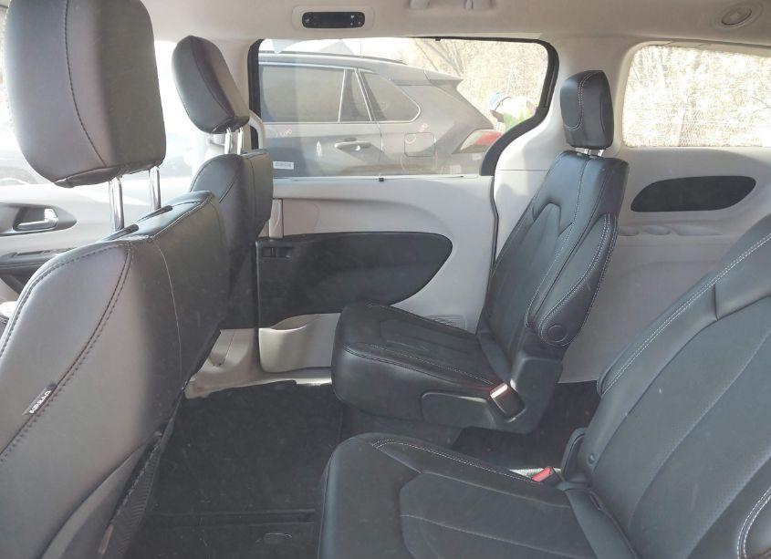 Photo 8 of 2023 Chrysler Pacifica TOURING L (VIN 2C4RC1BG4PR546556)