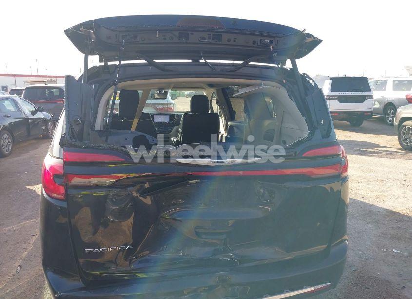 Photo 16 of 2023 Chrysler Pacifica TOURING L (VIN 2C4RC1BG4PR553054)