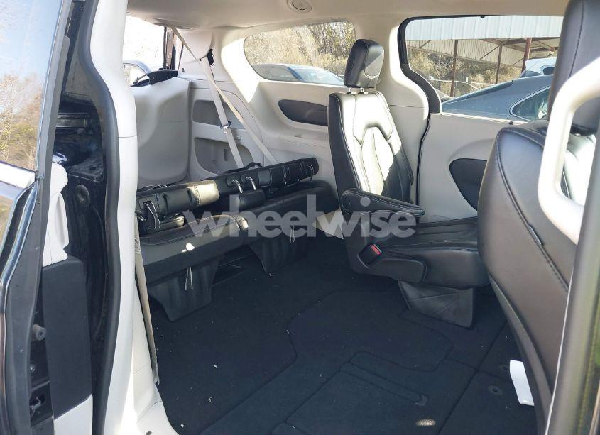 Photo 8 of 2023 Chrysler Pacifica TOURING L (VIN 2C4RC1BG4PR553054)