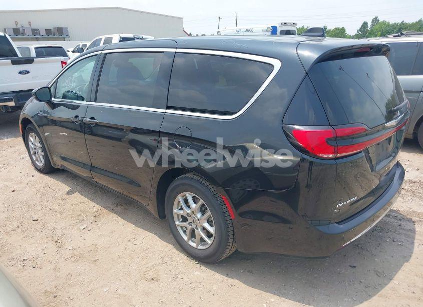 Photo 3 of 2023 Chrysler Pacifica TOURING L (VIN 2C4RC1BG4PR553460)