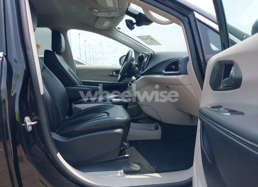 Photo 5 of 2023 Chrysler Pacifica TOURING L (VIN 2C4RC1BG4PR553460)