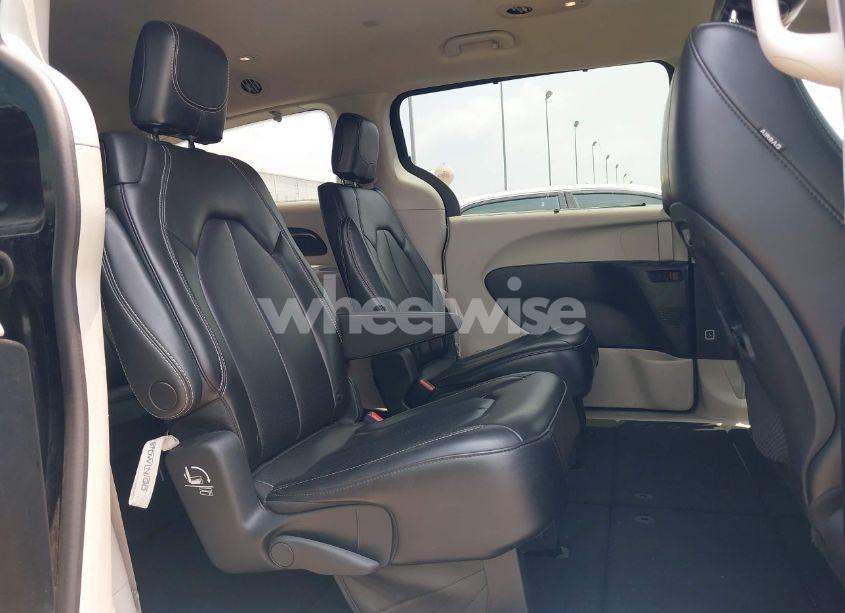 Photo 8 of 2023 Chrysler Pacifica TOURING L (VIN 2C4RC1BG4PR553460)