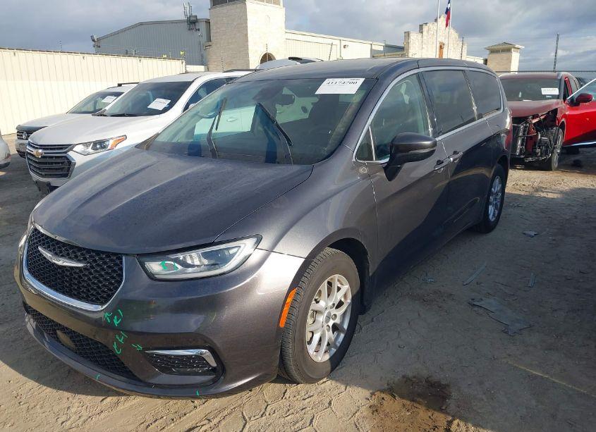 Photo 2 of 2023 Chrysler Pacifica TOURING L (VIN 2C4RC1BG4PR553796)