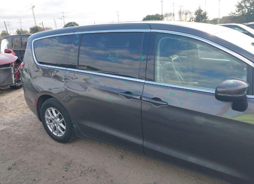 Photo 6 of 2023 Chrysler Pacifica TOURING L (VIN 2C4RC1BG4PR553796)