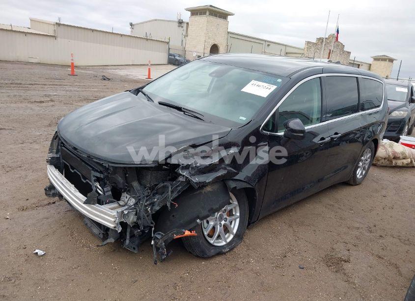 Photo 2 of 2023 Chrysler Pacifica TOURING L (VIN 2C4RC1BG4PR625354)