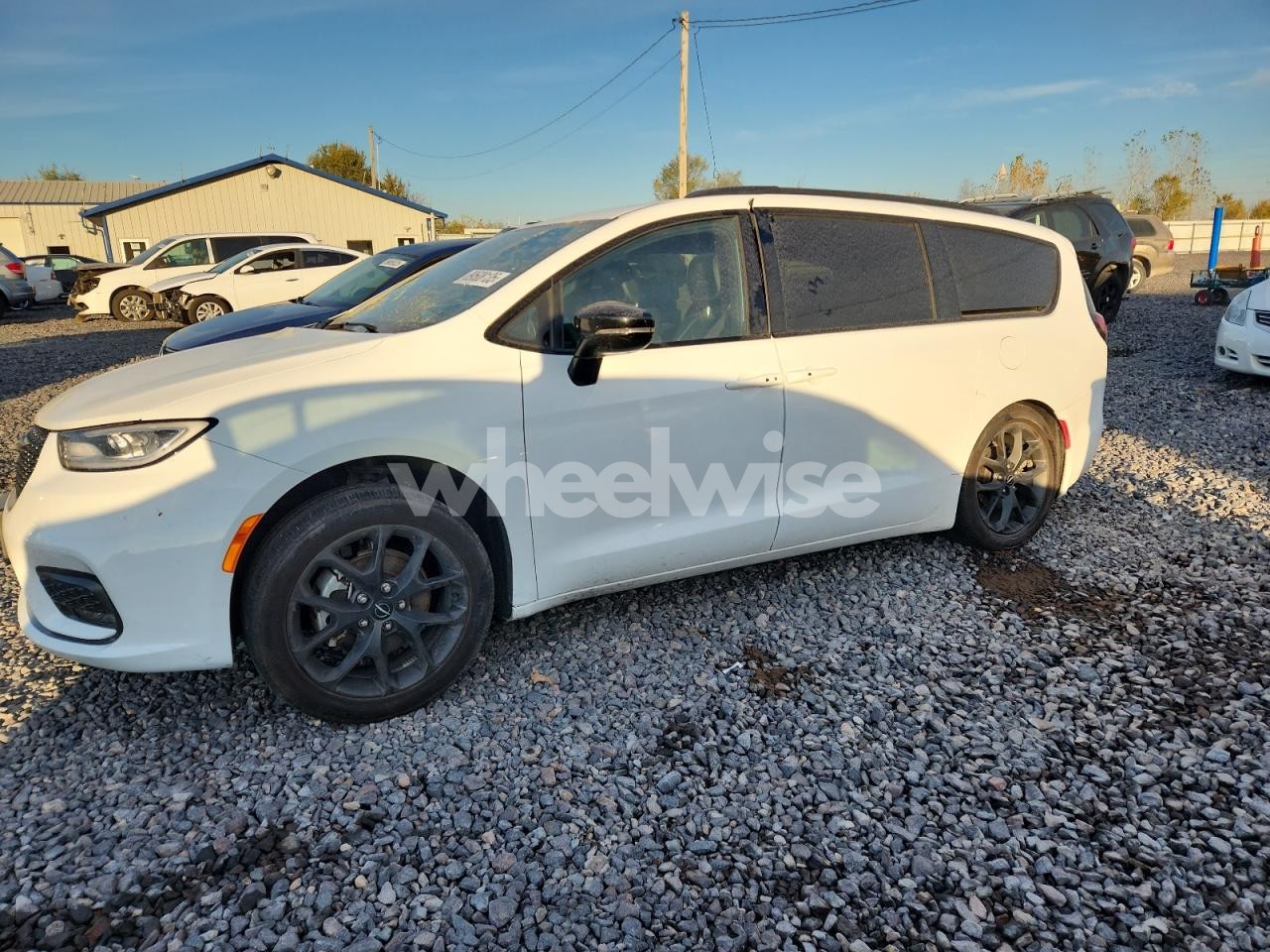 2024 CHRYSLER PACIFICA TOURING L (VIN 2C4RC1BG4RR111264) main photo