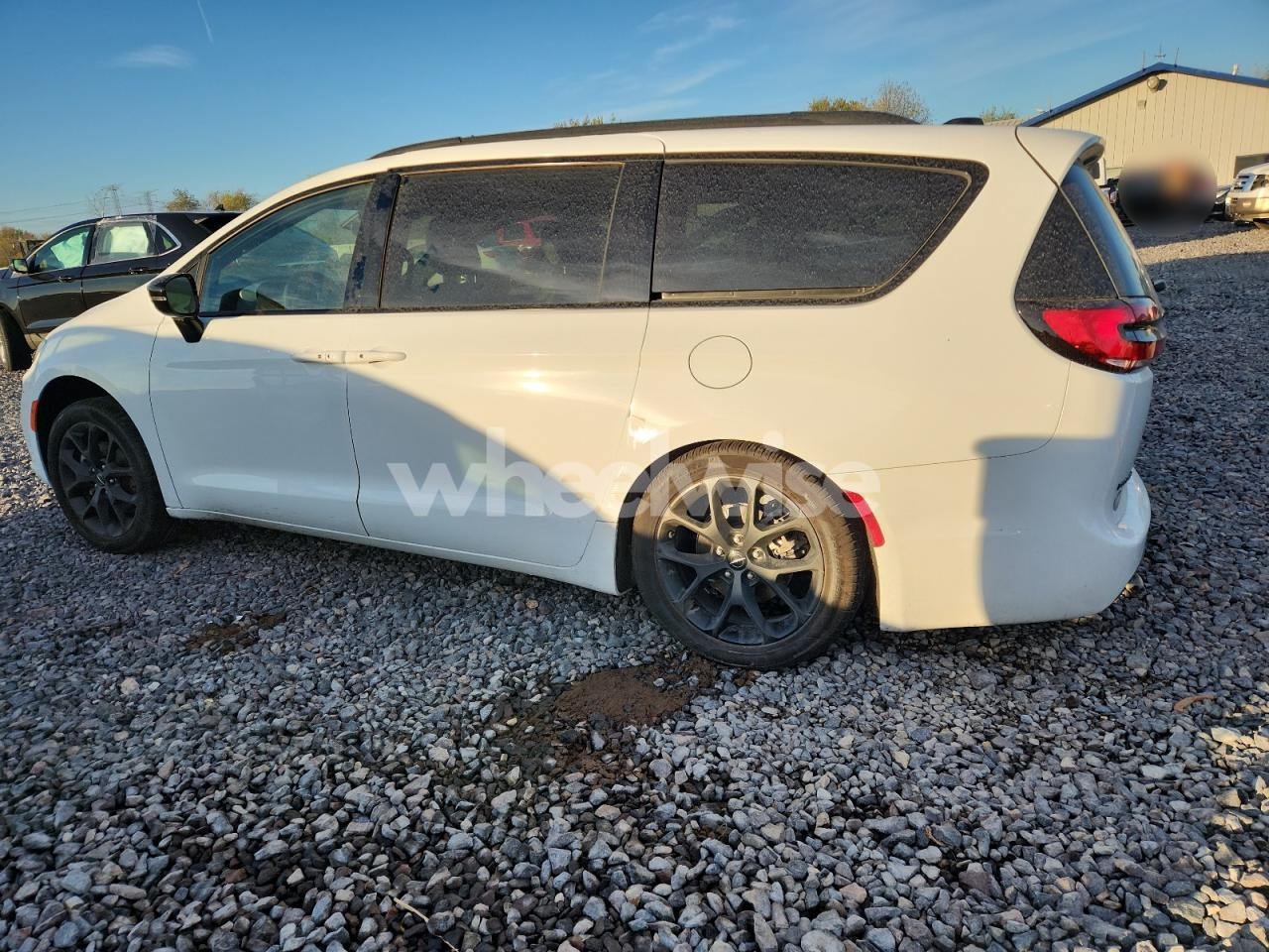 Photo 2 of 2024 CHRYSLER PACIFICA TOURING L (VIN 2C4RC1BG4RR111264)