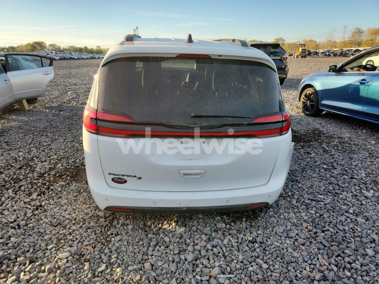 Photo 6 of 2024 CHRYSLER PACIFICA TOURING L (VIN 2C4RC1BG4RR111264)