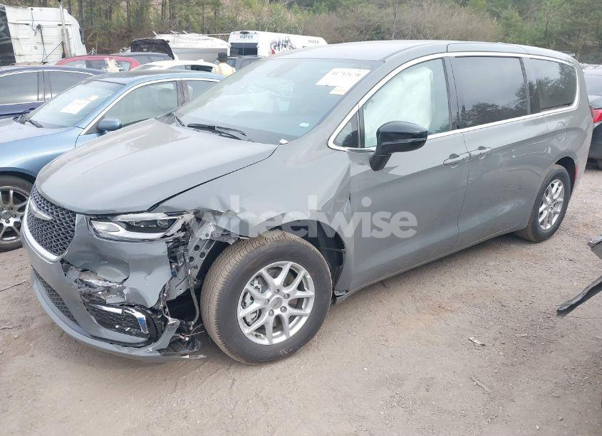 Photo 2 of 2025 Chrysler Pacifica SELECT (VIN 2C4RC1BG4SR532455)