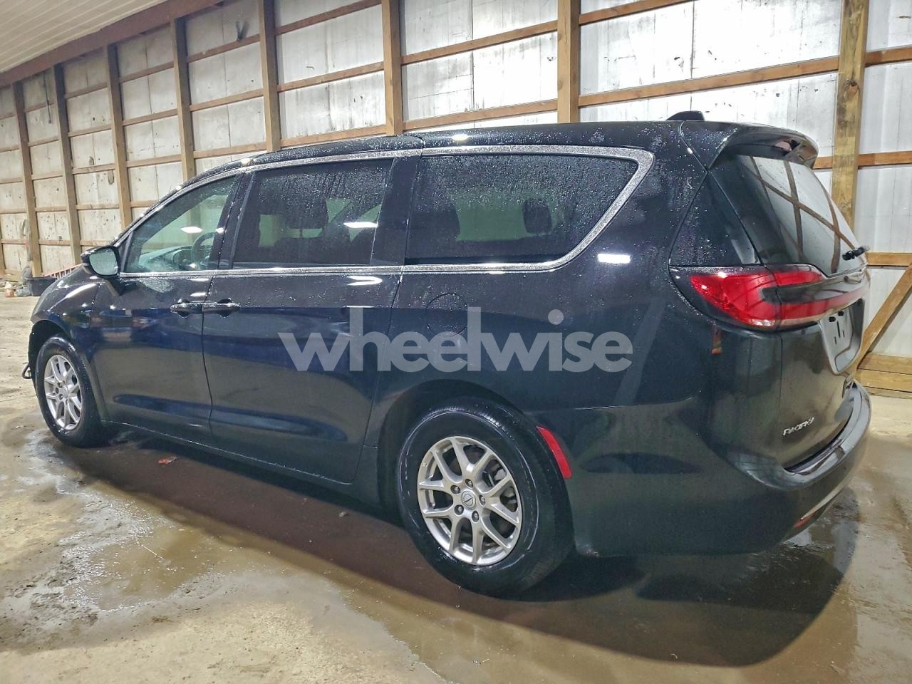 Photo 2 of 2025 CHRYSLER PACIFICA SELECT (VIN 2C4RC1BG4SR581333)