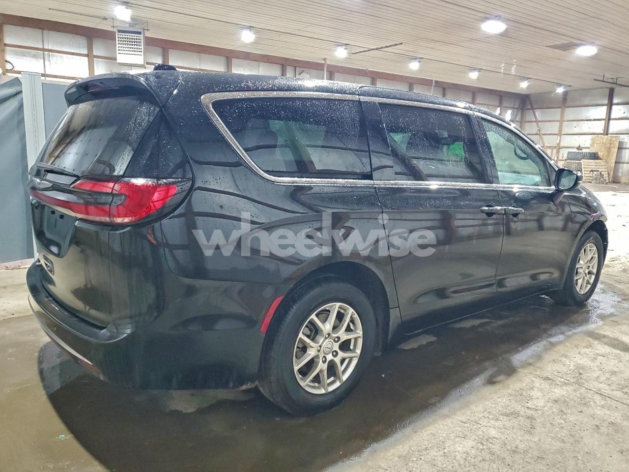 Photo 3 of 2025 CHRYSLER PACIFICA SELECT (VIN 2C4RC1BG4SR581333)