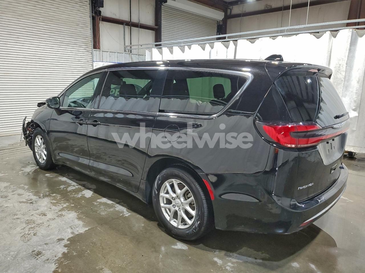 Photo 2 of 2025 CHRYSLER PACIFICA SELECT (VIN 2C4RC1BG4SR585849)