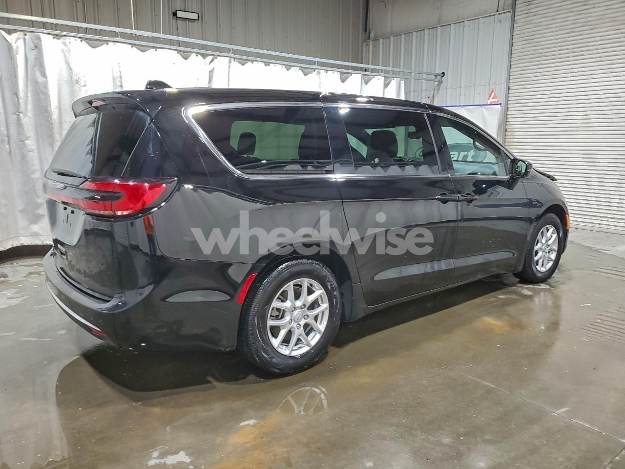 Photo 3 of 2025 CHRYSLER PACIFICA SELECT (VIN 2C4RC1BG4SR585849)