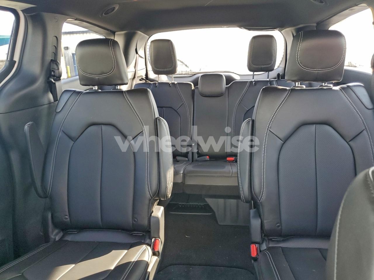 Photo 10 of 2026 CHRYSLER PACIFICA SELECT (VIN 2C4RC1BG4TR191933)