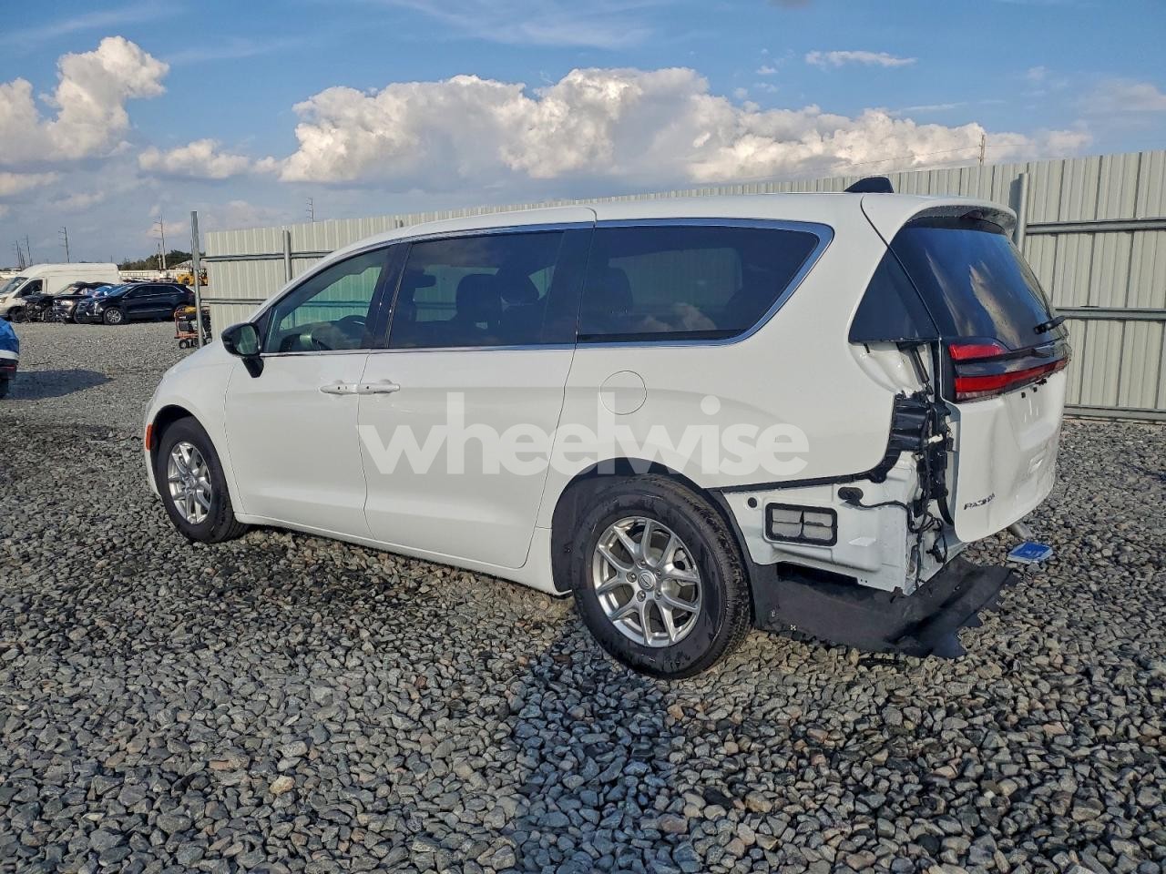 Photo 2 of 2026 CHRYSLER PACIFICA SELECT (VIN 2C4RC1BG4TR191933)