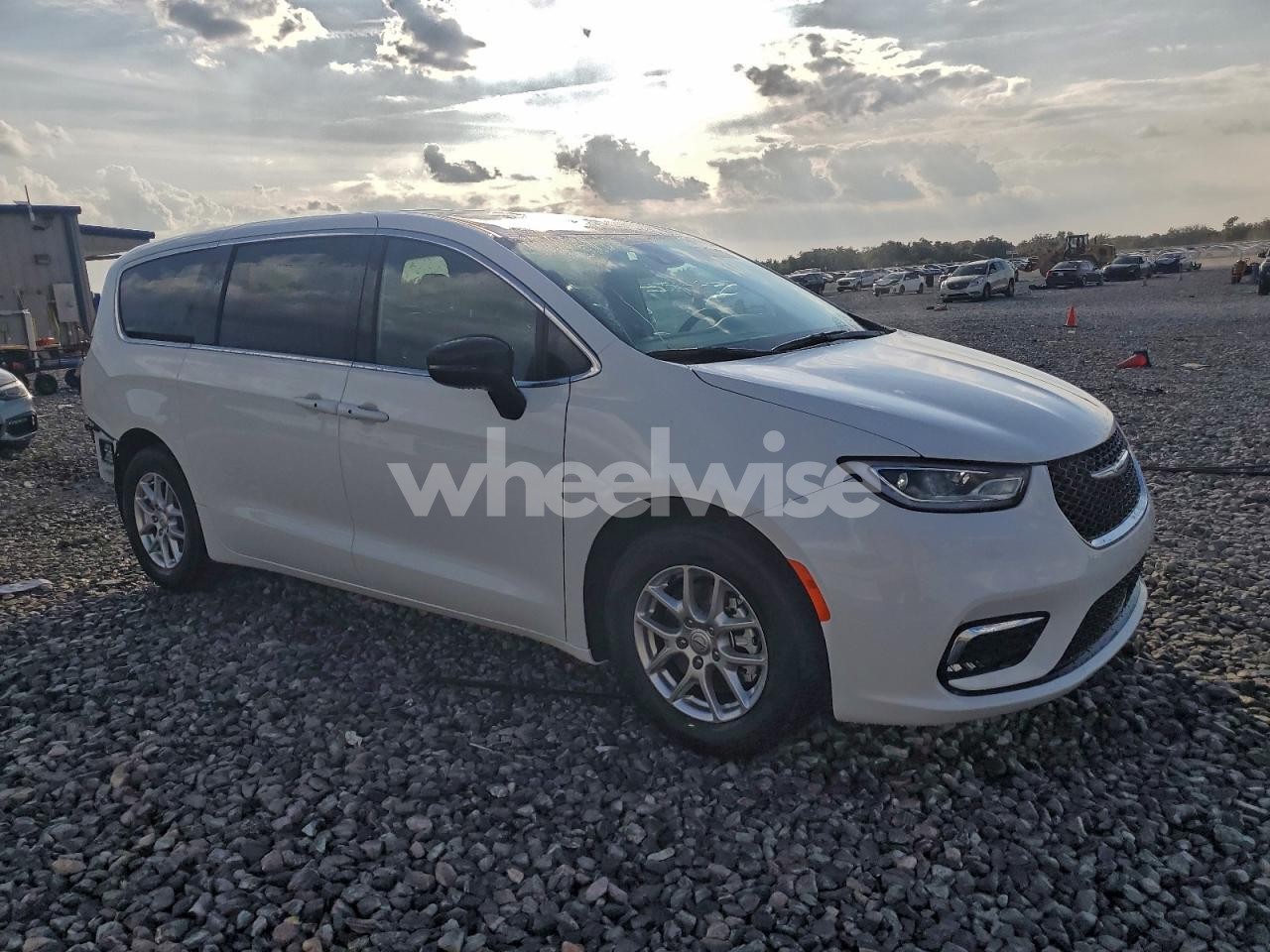 Photo 4 of 2026 CHRYSLER PACIFICA SELECT (VIN 2C4RC1BG4TR191933)