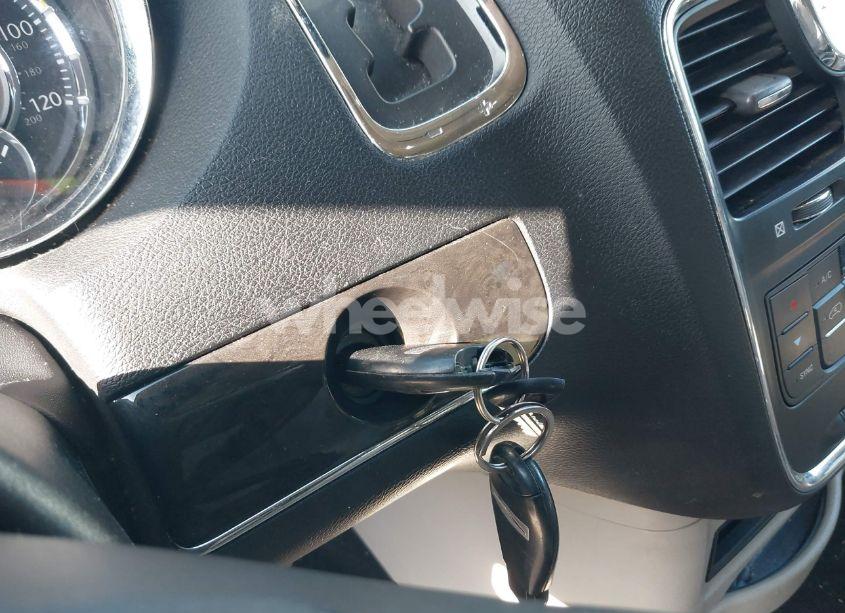 Photo 11 of 2013 Chrysler Town & COUNTRY TOURING (VIN 2C4RC1BG5DR503355)