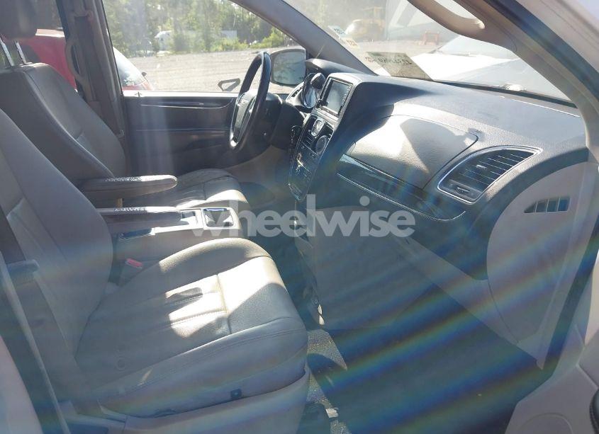 Photo 5 of 2013 Chrysler Town & COUNTRY TOURING (VIN 2C4RC1BG5DR503355)