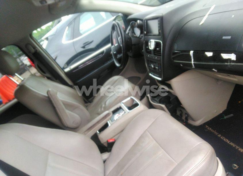 Photo 5 of 2013 Chrysler Town & COUNTRY TOURING (VIN 2C4RC1BG5DR659623)