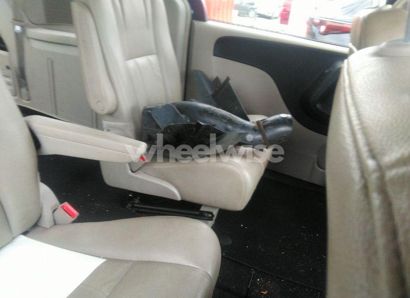 Photo 8 of 2013 Chrysler Town & COUNTRY TOURING (VIN 2C4RC1BG5DR659623)