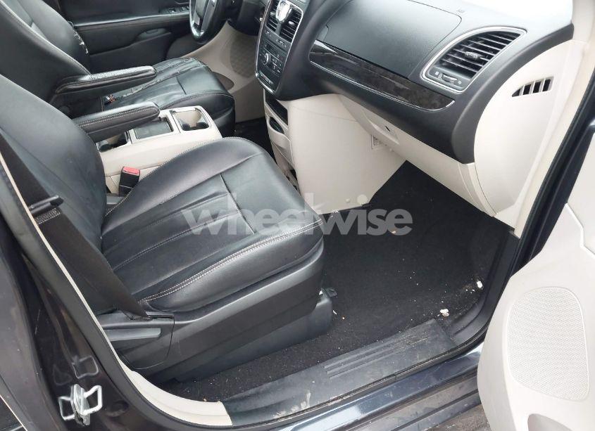 Photo 5 of 2013 Chrysler Town & COUNTRY TOURING (VIN 2C4RC1BG5DR689642)