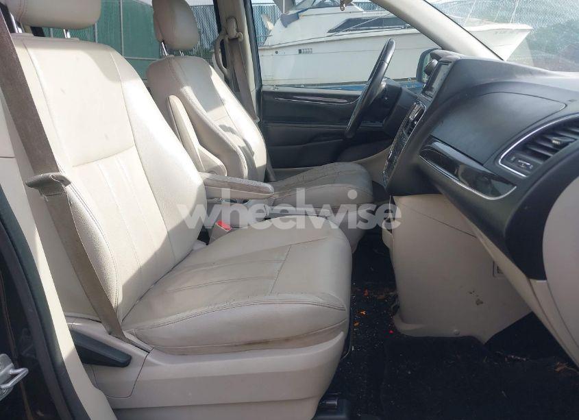 Photo 5 of 2013 Chrysler Town & COUNTRY TOURING (VIN 2C4RC1BG5DR690161)