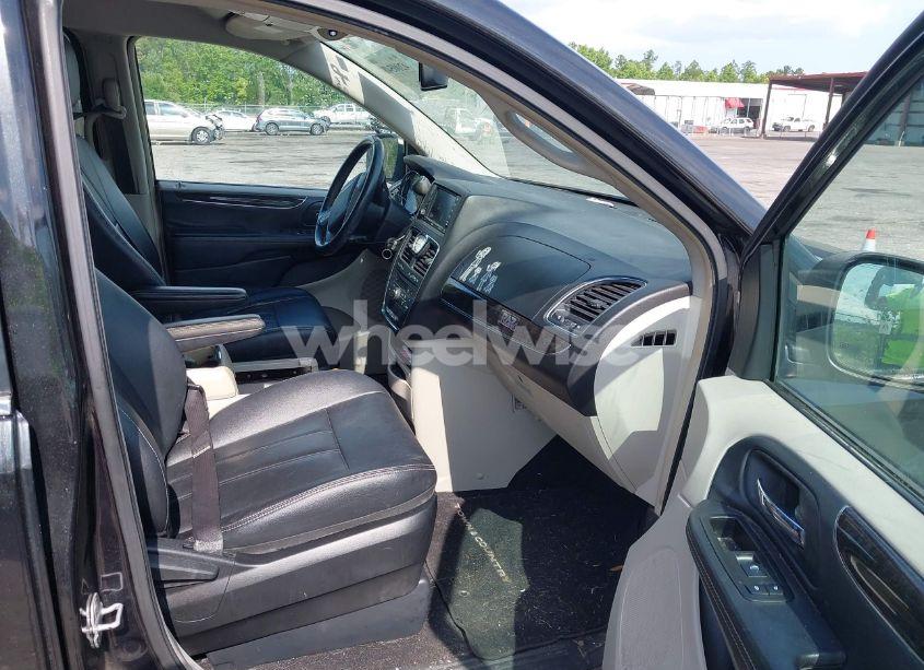 Photo 5 of 2013 Chrysler Town & COUNTRY TOURING (VIN 2C4RC1BG5DR742792)