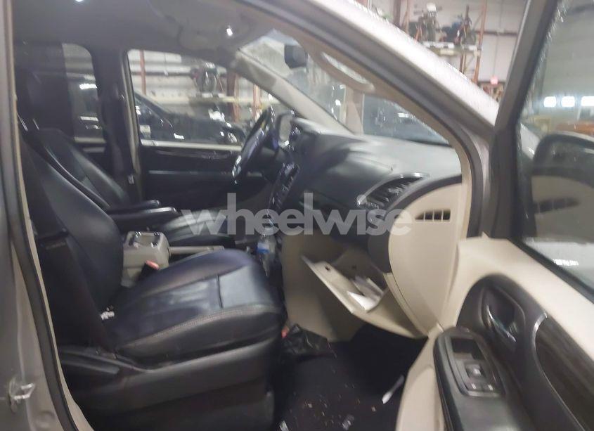 Photo 5 of 2013 Chrysler Town & COUNTRY TOURING (VIN 2C4RC1BG5DR768003)