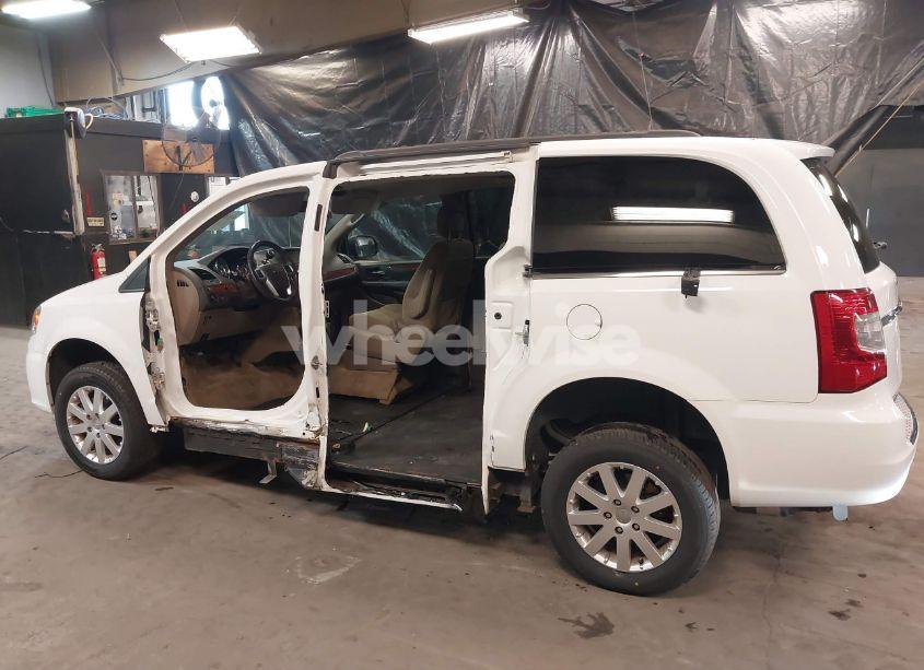 Photo 15 of 2014 Chrysler Town & COUNTRY TOURING (VIN 2C4RC1BG5ER133008)