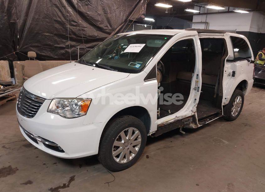 Photo 2 of 2014 Chrysler Town & COUNTRY TOURING (VIN 2C4RC1BG5ER133008)