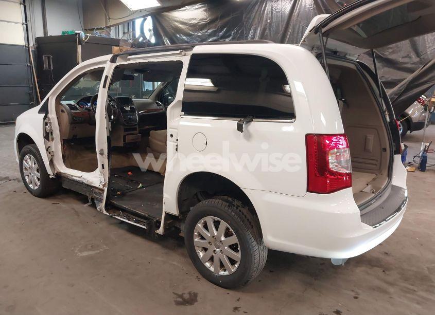 Photo 3 of 2014 Chrysler Town & COUNTRY TOURING (VIN 2C4RC1BG5ER133008)