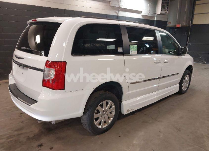 Photo 4 of 2014 Chrysler Town & COUNTRY TOURING (VIN 2C4RC1BG5ER133008)