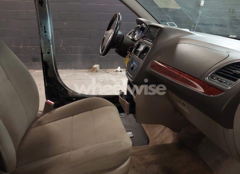 Photo 5 of 2014 Chrysler Town & COUNTRY TOURING (VIN 2C4RC1BG5ER133008)