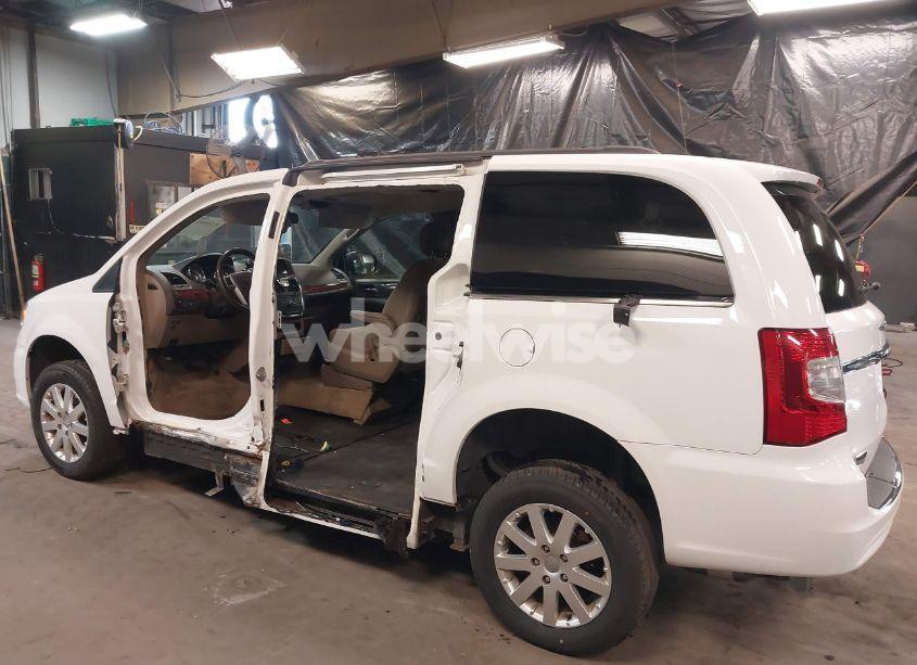 Photo 6 of 2014 Chrysler Town & COUNTRY TOURING (VIN 2C4RC1BG5ER133008)