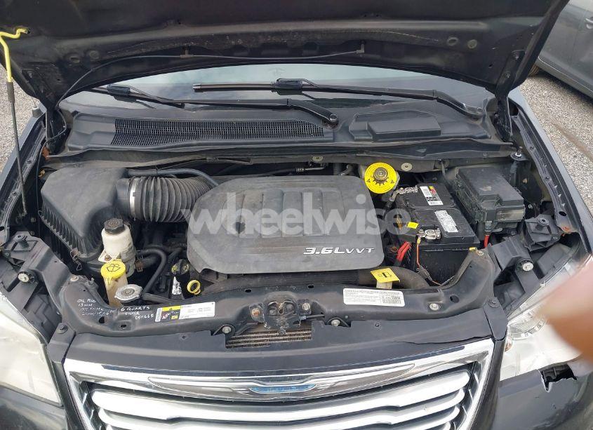 Photo 10 of 2014 Chrysler Town & COUNTRY TOURING (VIN 2C4RC1BG5ER231522)