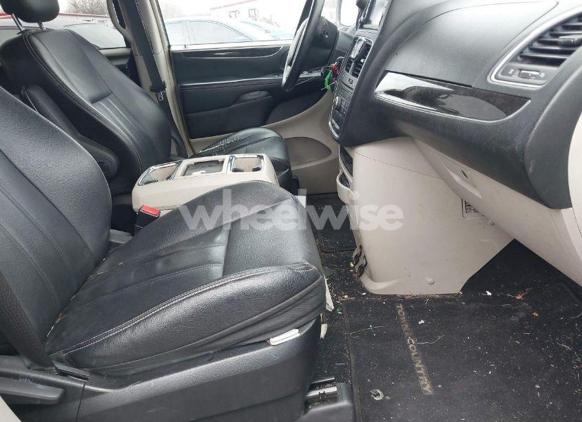 Photo 5 of 2014 Chrysler Town & COUNTRY TOURING (VIN 2C4RC1BG5ER231522)