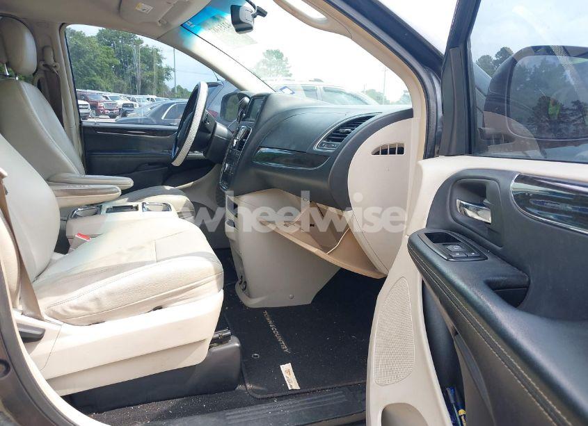 Photo 5 of 2014 Chrysler Town & COUNTRY TOURING (VIN 2C4RC1BG5ER249731)