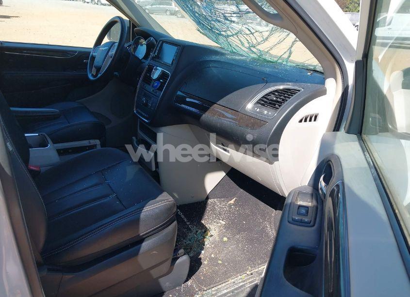 Photo 5 of 2014 Chrysler Town & COUNTRY TOURING (VIN 2C4RC1BG5ER256257)