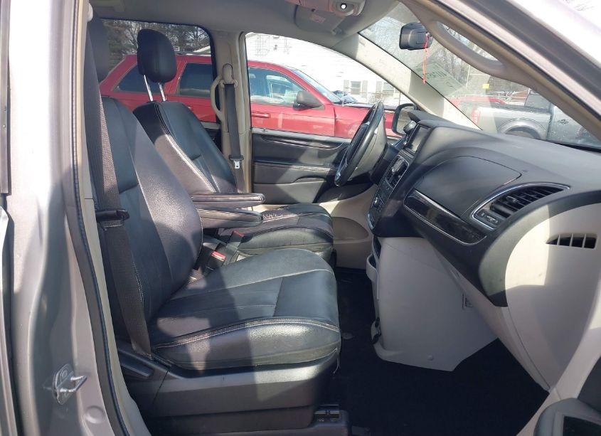 Photo 5 of 2014 Chrysler Town & COUNTRY TOURING (VIN 2C4RC1BG5ER259398)