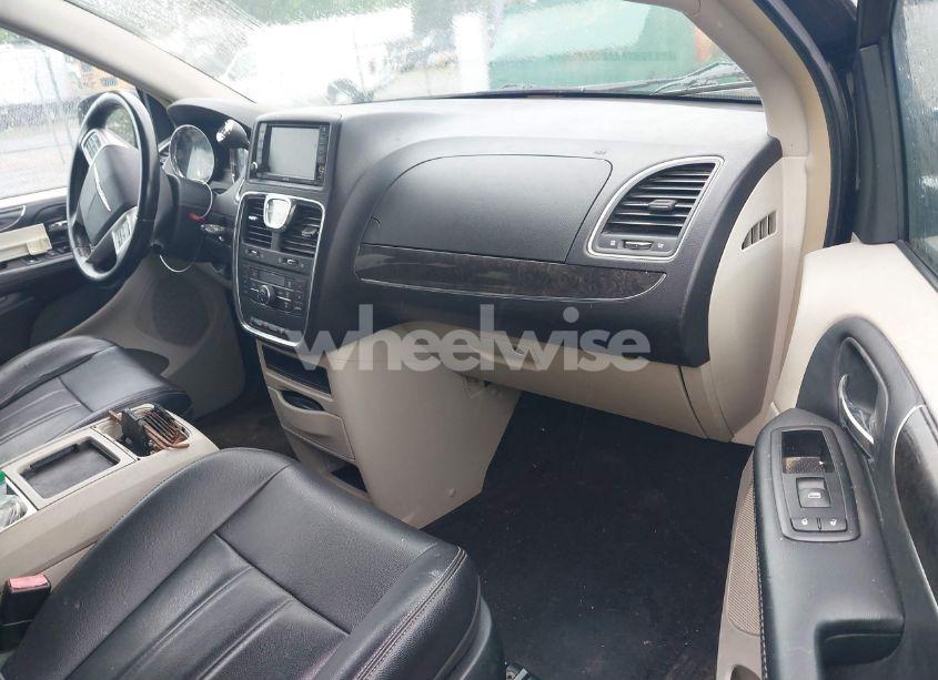 Photo 5 of 2014 Chrysler Town & COUNTRY TOURING (VIN 2C4RC1BG5ER304467)